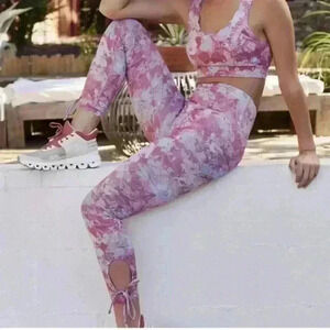 Anthropologie Dailey Practice Pink Rose scalloped leggings